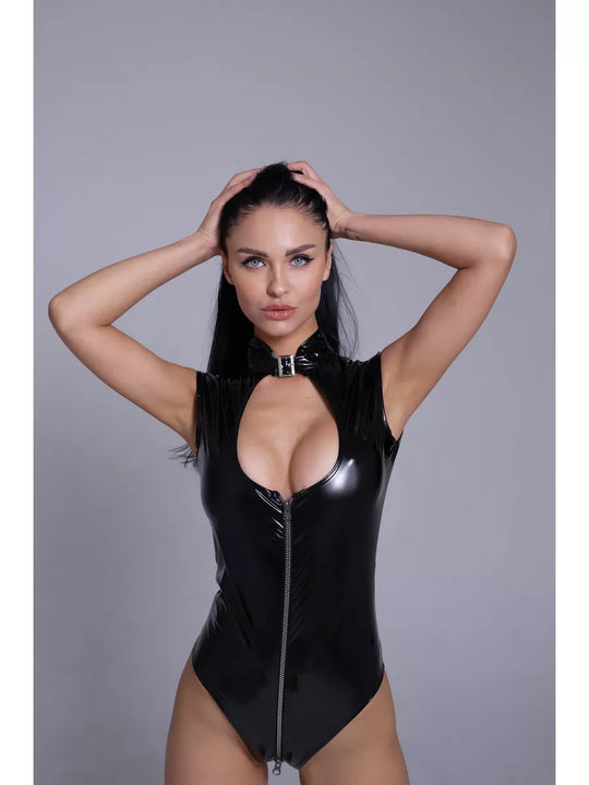 Glänzender Damen-Bodysuit aus Kunstleder mit Choker mit Schnalle, Schlüsselloch-Ausschnitt und Reißverschluss vorne