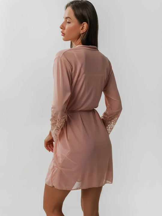 Damen-Set aus staubrosa Satin-Unterkleid und langem Kimono mit Spitzenborte