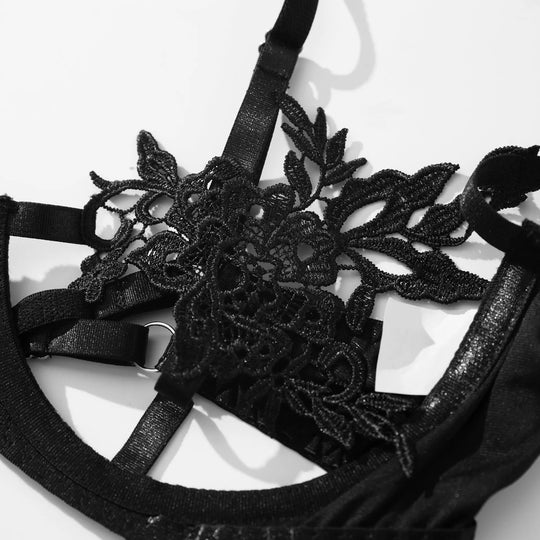 Dreiteiliges Damen-Dessous-Set aus feiner Spitze mit abgestimmtem figurbetontem Design