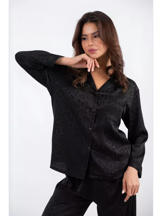 Damen-Pyjama-Set aus schwarzem Jacquard-Satin mit Leopardenmuster, Oberteil mit Knopfleiste und Hose