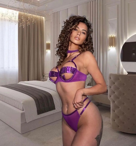 Women's Underwired Lingerie Set with Bra, Briefs, Choker and Suspender Details